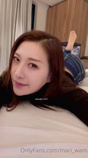 深夜一线天肥穴妹子 笑起来甜美穿上黑丝 翘起圆润美臀舔屌 骑乘正入抽插猛操